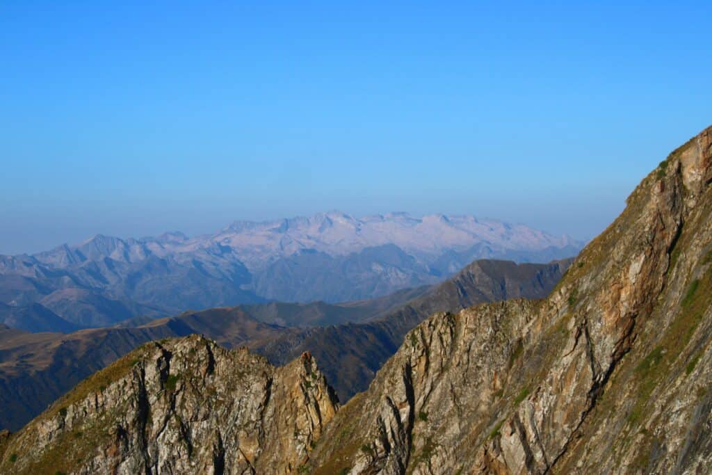 Le massif de la maladeta et l'Aneto, point culminant des Pyrénées depuis la montagne de Barlonguère