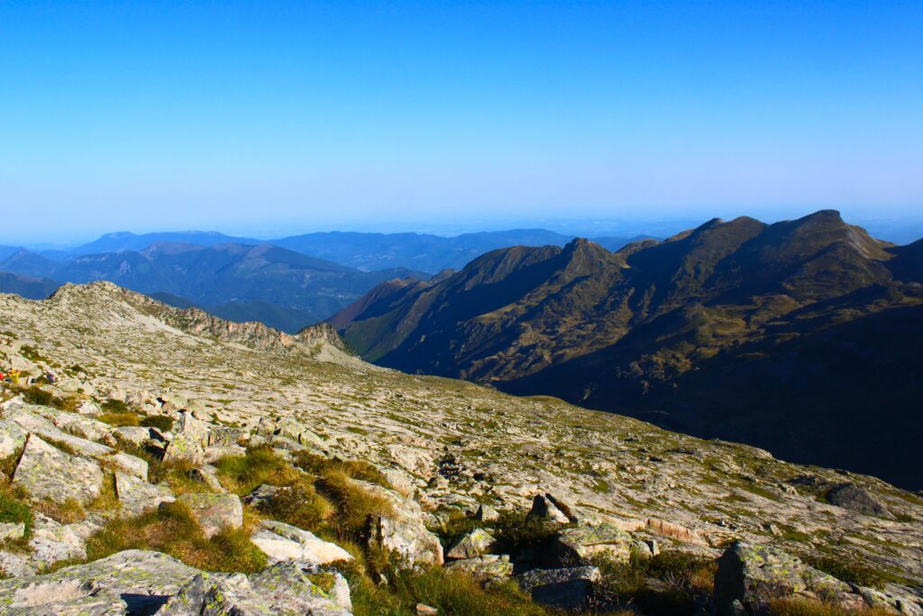 Les lauzets, paysage fascinant de l'Ariège à deux pas du Mont Valier