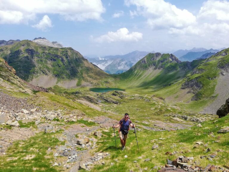 montée vers la hourquette d'arre au dessus de Gourette et du lac de Lavedan