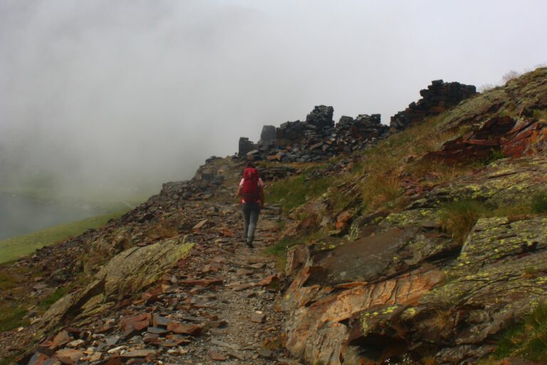 Vestiges de pierre des Mines d'Anglas, près du lac du même nom