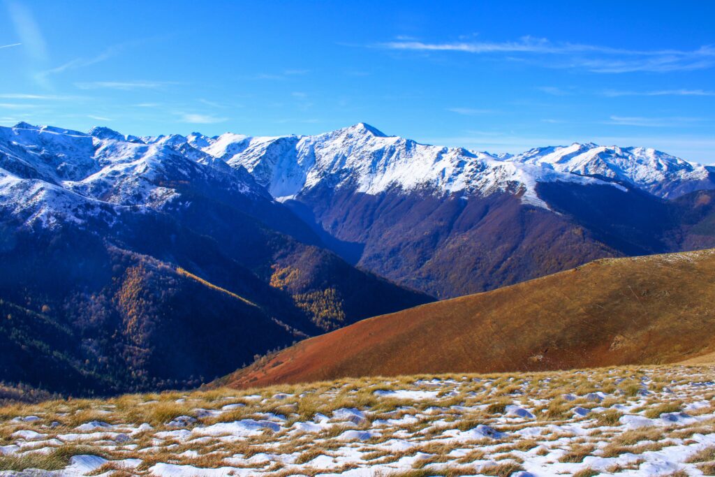 La pique d'Endron depuis le pla de Montcamp, neige sur les Pyrénées ariégeoises