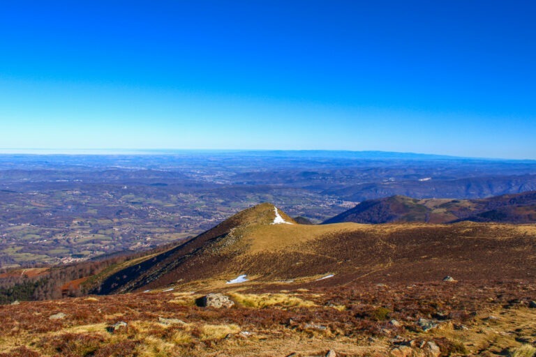 Le petit sommet du Picou, face à la plaine ariégeoise, du haut de l'Arize.