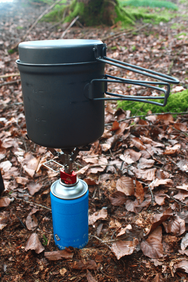 L'ensemble popote, réchaud et gaz pour se préparer des bons petits plats en trek