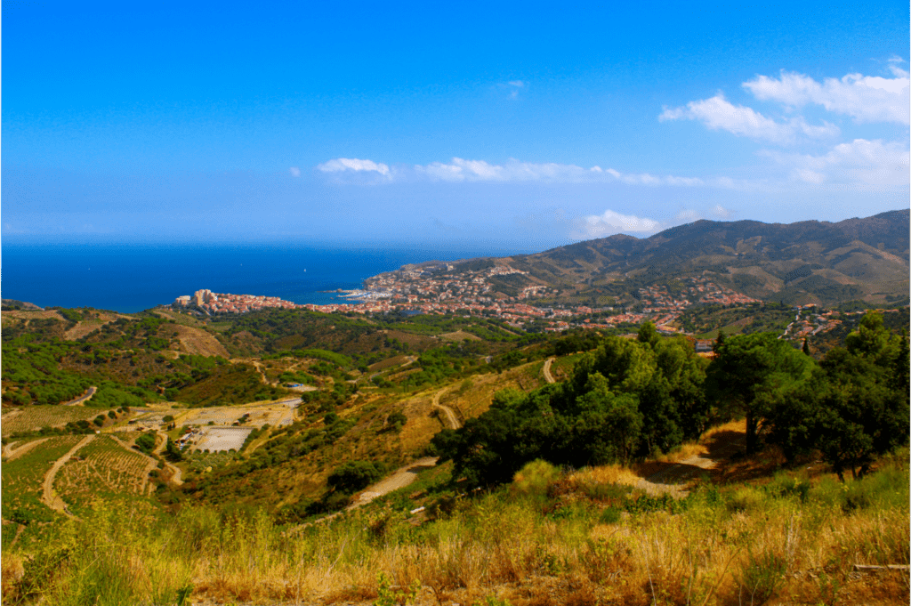 Arrivée du GR10, Banyuls-sur-mer et ses superbes coteaux face à la mer Méditerranée