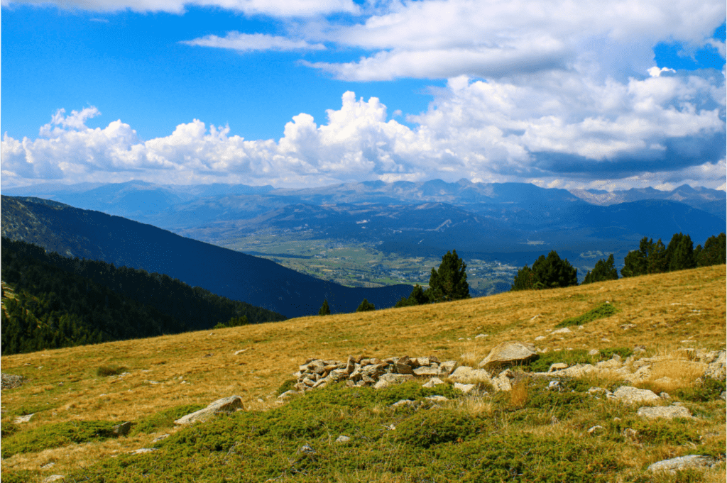 Sommet du col Mitjà, aperçu sur la Cerdagne