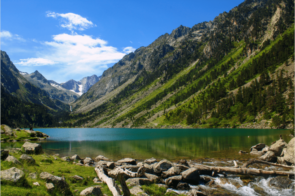 Le lac de Gaube, au pied du Vignemale : une étape splendide du GR10