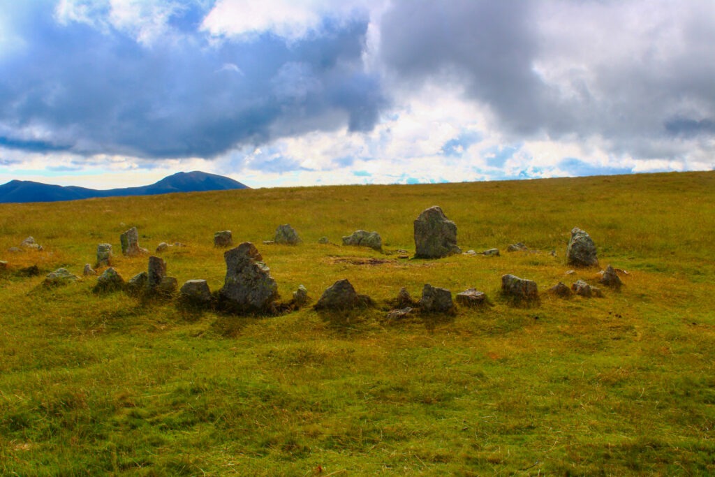 Les cromlechs d'Okabé, moment d'histoire sur les chemins de la traversée des Pyrénées