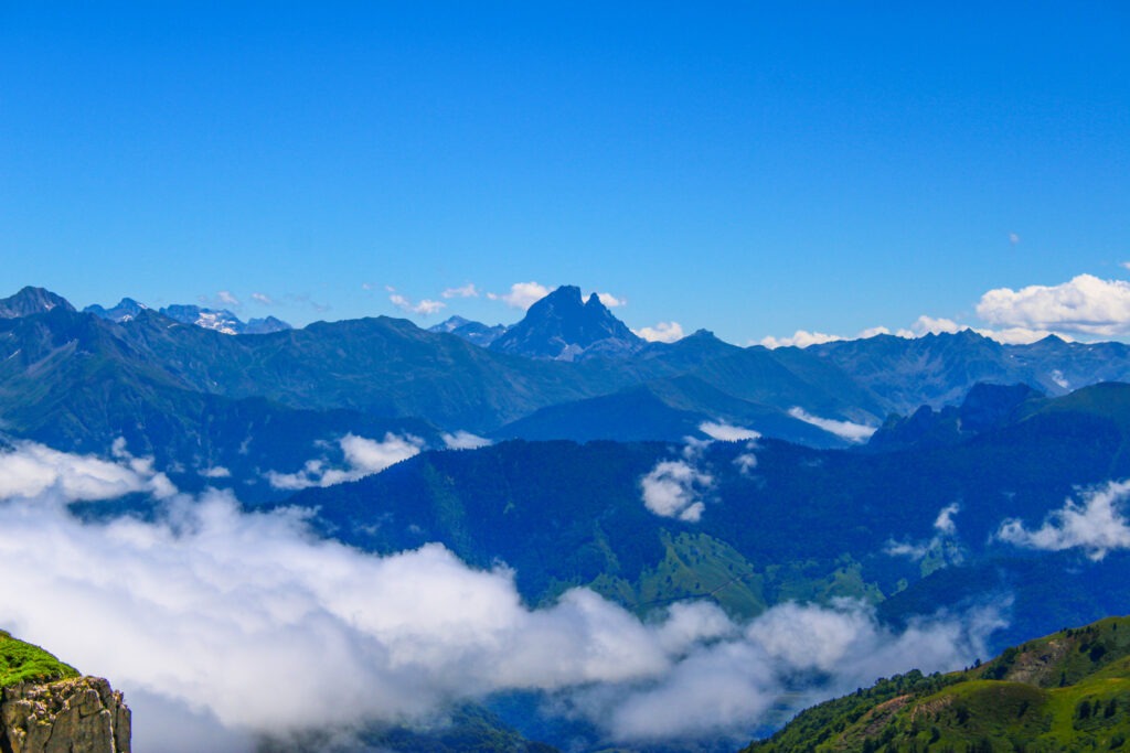 Au pas d'Azuns,vue splendide sur le pic du Midi d'ossau