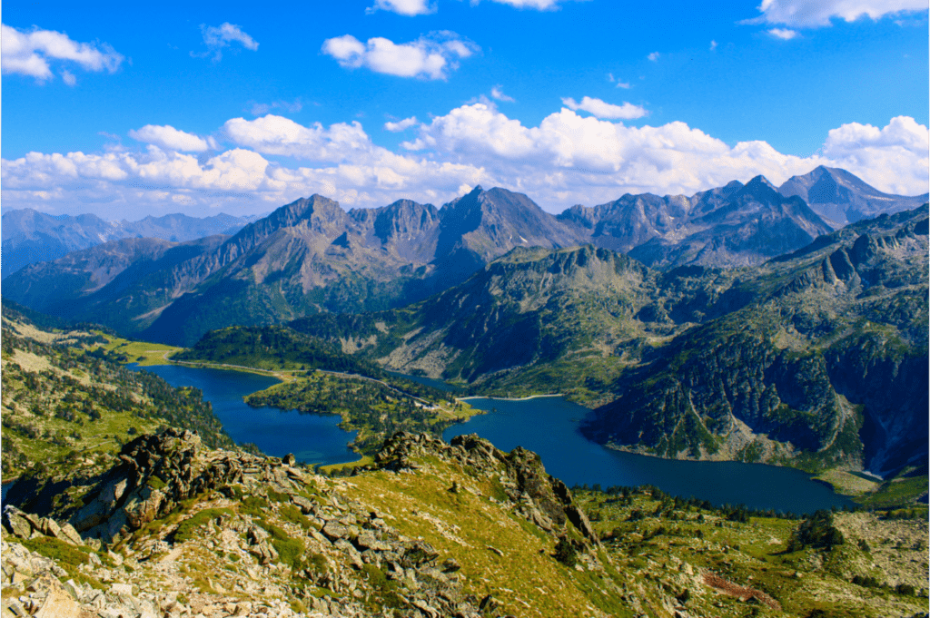 Les lacs de la réserve naturelle du Néouvielle depuis le sommet du pic de Madamète