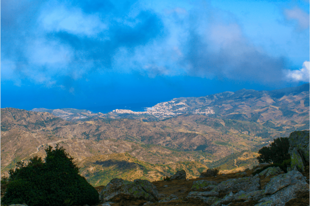 Du puig de Sallfort, vue sur Banyuls-sur-Mer : la fin du GR10 est proche !