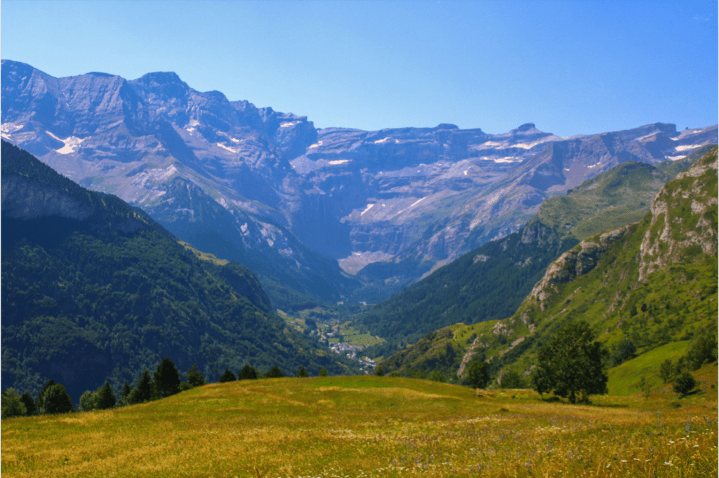 Du plateau de Saugué, point de vue remarquable sur le cirque de Gavarnie