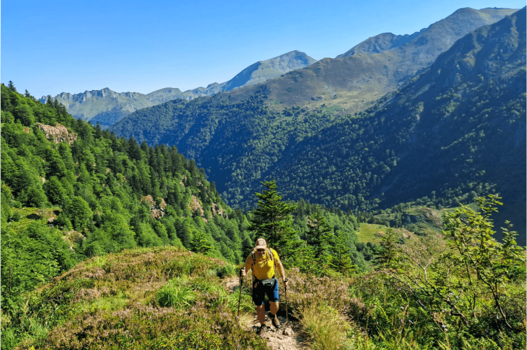 Jolie vue sur la vallée depuis le sentier qui mène à l'étang du Garbet