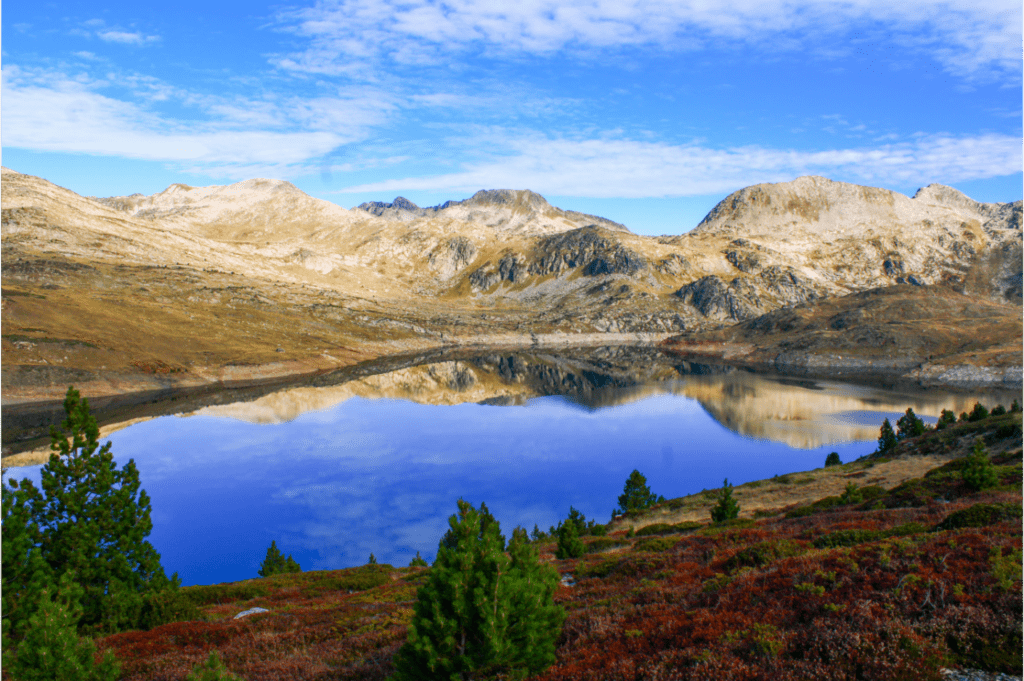 Etang de Lanoux, sur le GR10 dans les Pyrénées-Orientales