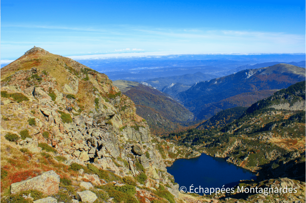 Etang du Diable et vue sur la plaine