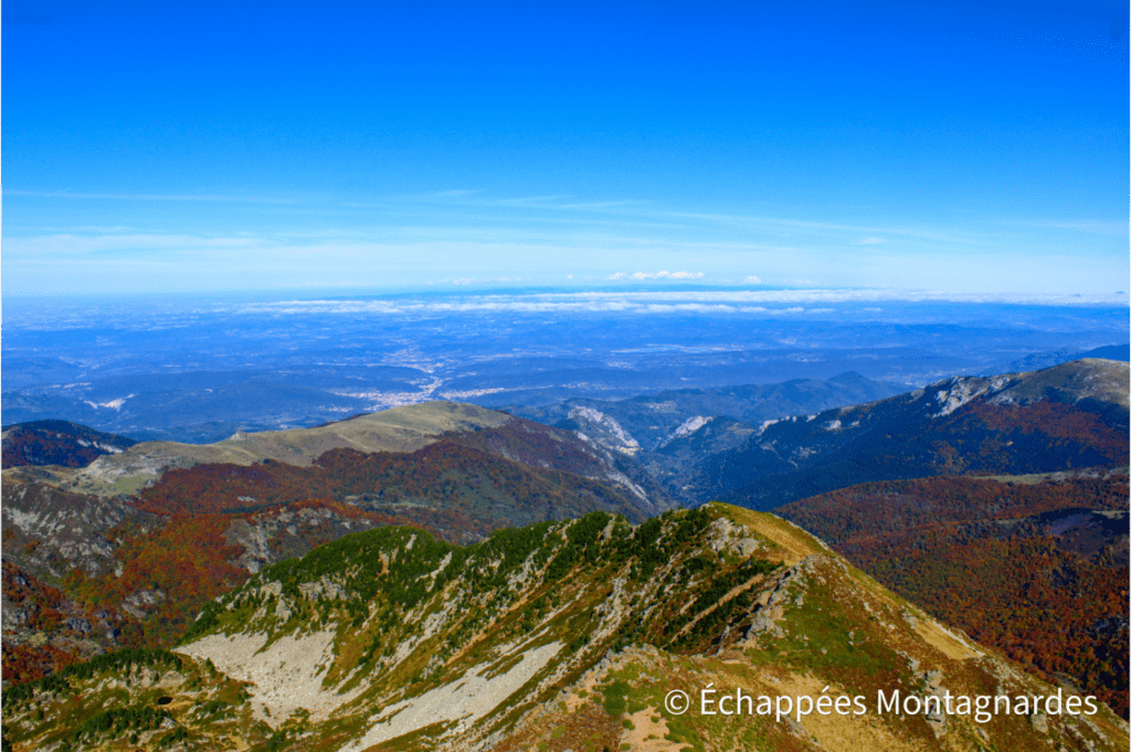 Crêtes du massif de Tabe, vue sur Montségur et Lavelanet