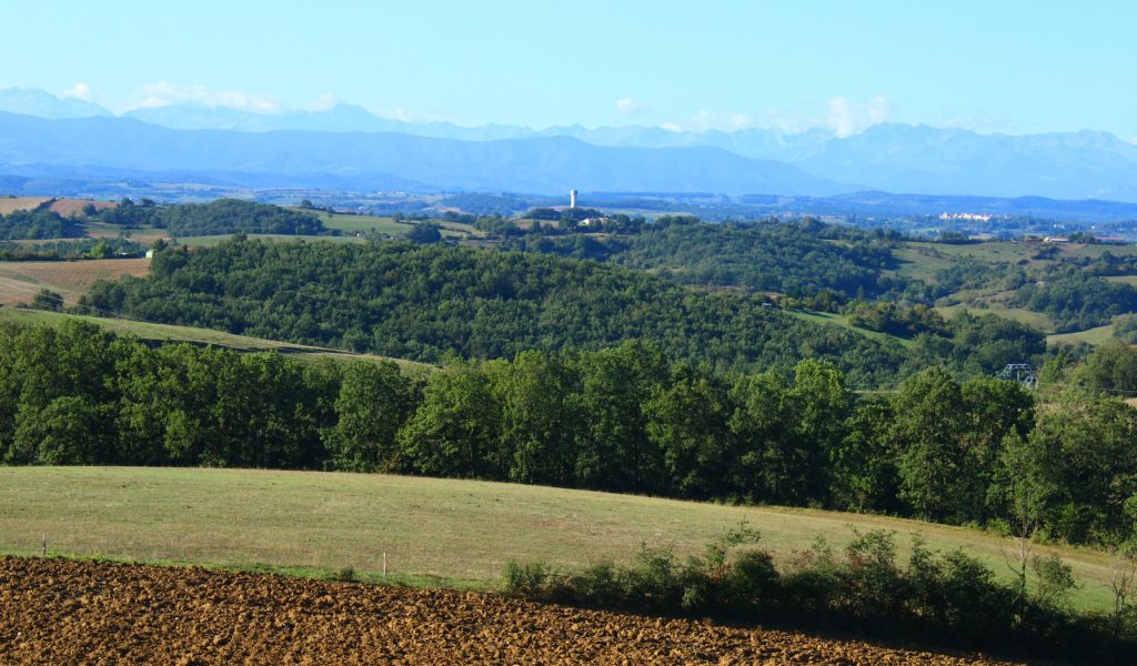 vue depuis le piémont sur la chaine des Pyrénées, coté Ariège, à Villeneuve-du-Latou