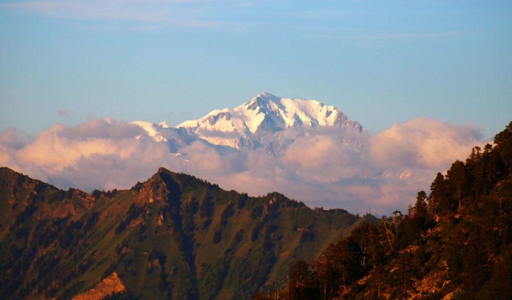 Mont Blanc vu depuis les Bauges, trek en juin 2022